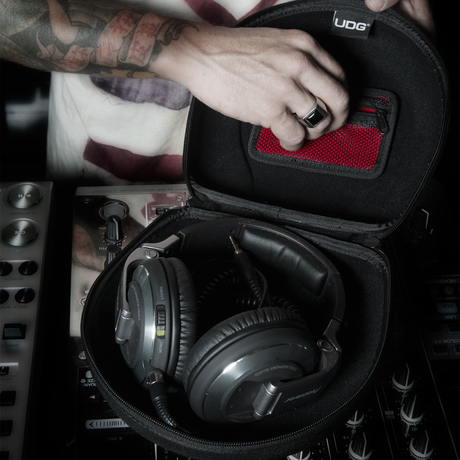 Udg U-8200BL